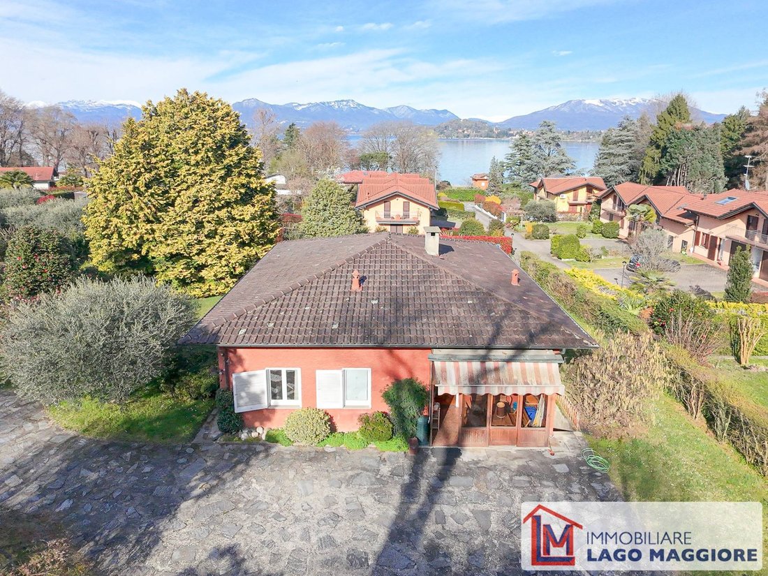 Villa in Ranco, Lombardy, Lombardy, Italy 1 - 17857107