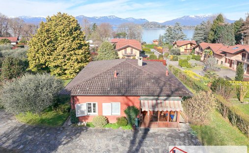 Villa in Ranco, Lombardy, Lombardy, Italy 1
