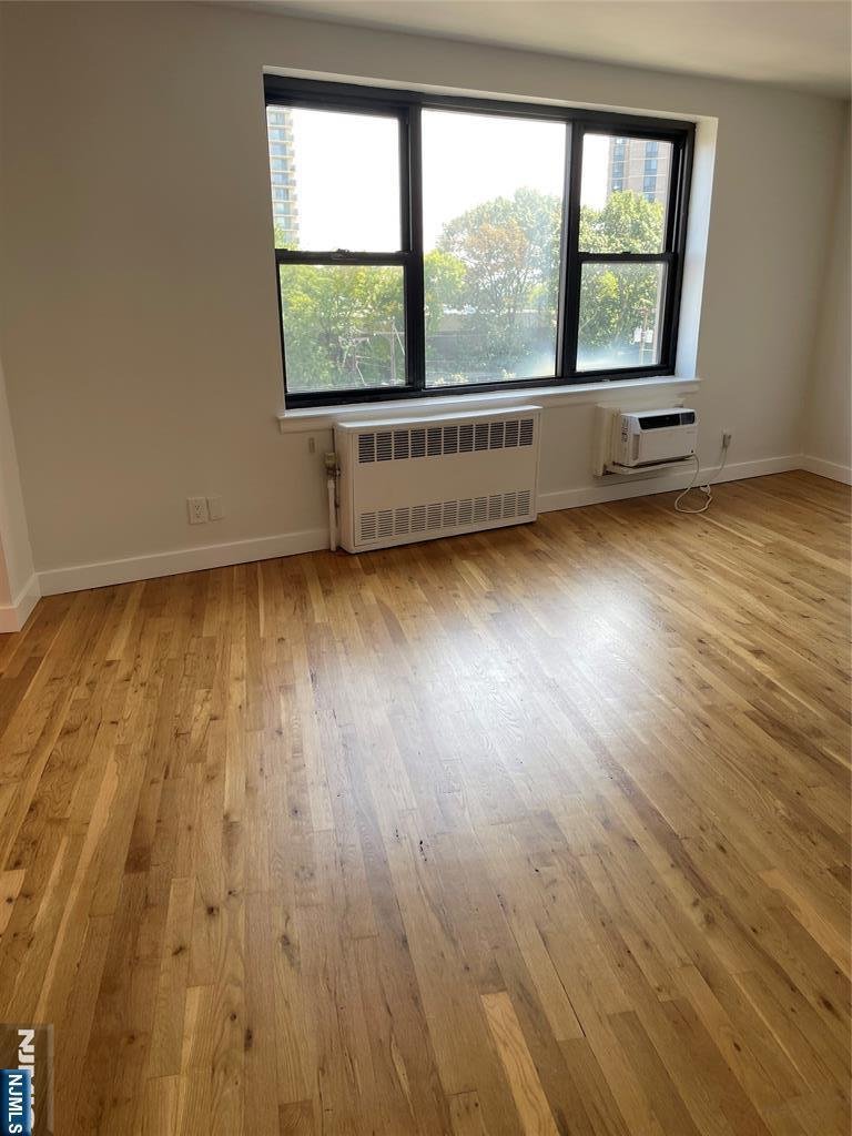 Condo in Fort Lee, New Jersey, United States 2 - 17852668