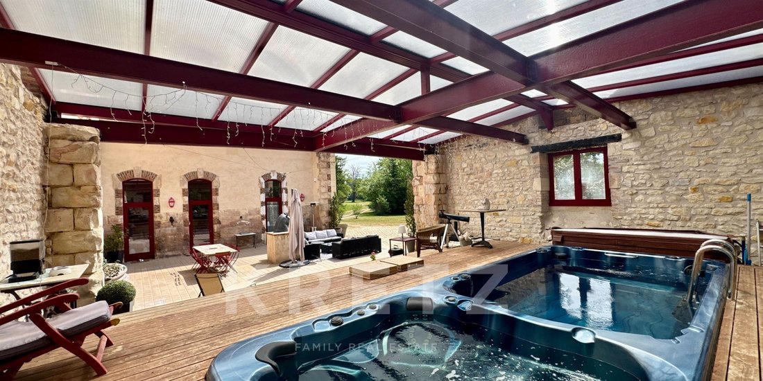 House in La Guerche-sur-l'Aubois, Centre-Val de Loire, France 1 - 17856469