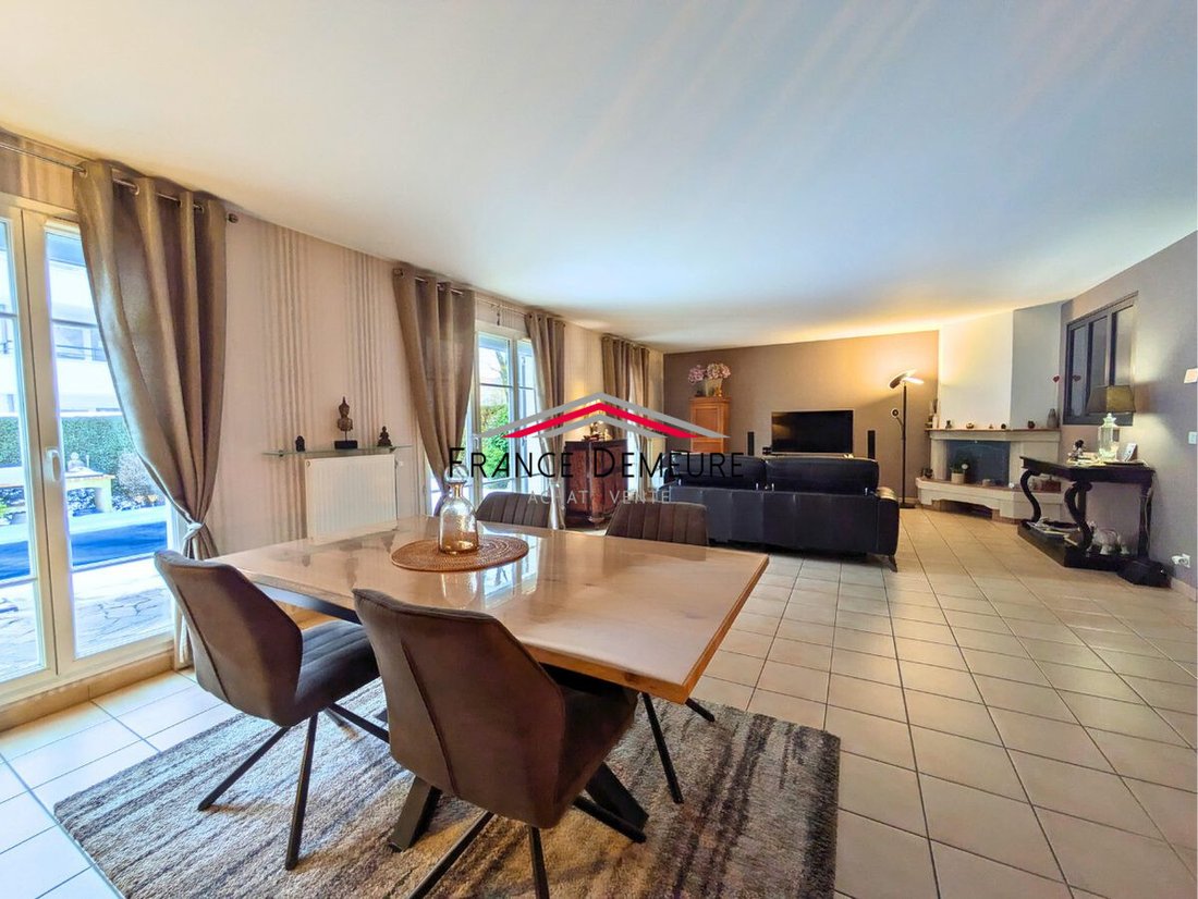 House in Le Plessis-Bouchard, Ile-de-France, France 2 - 17857263