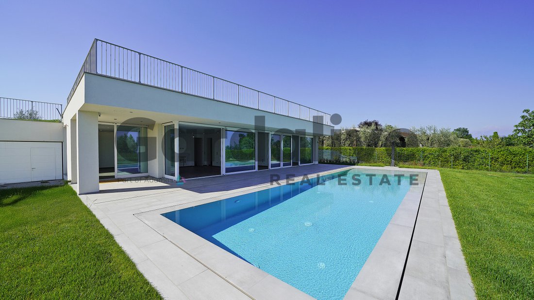 Villa in Manerba del Garda, Lombardy, Italy 1 - 17856558