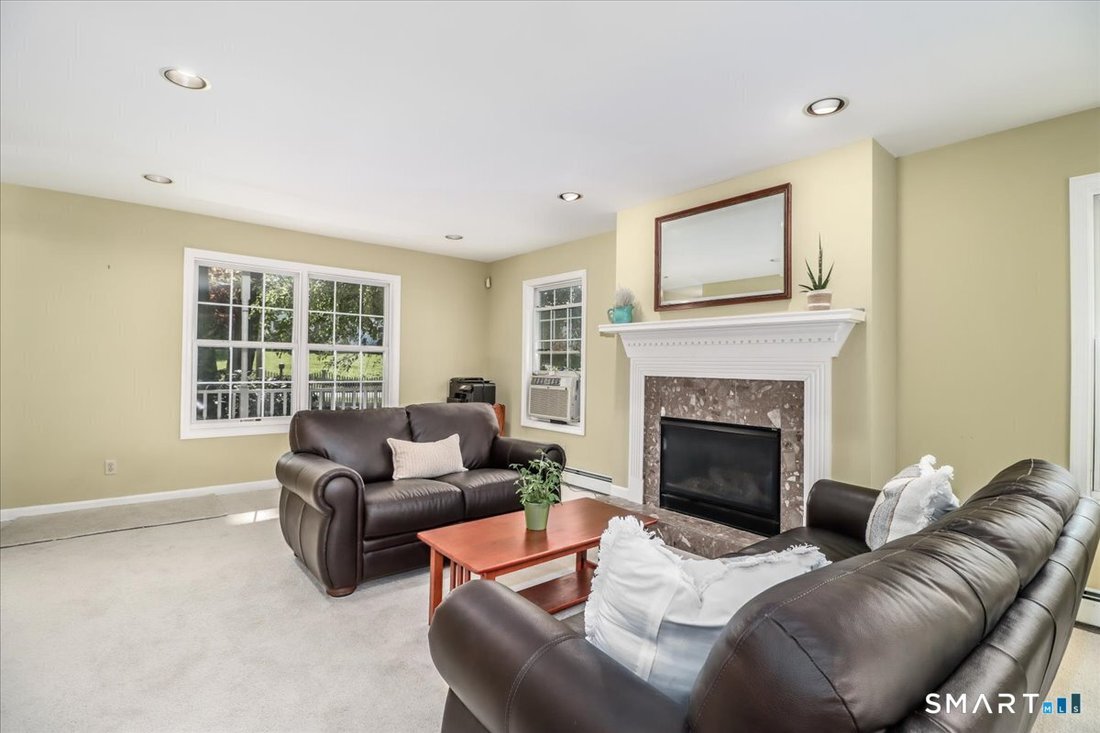 House in Trumbull, Connecticut, United States 4 - 17855044