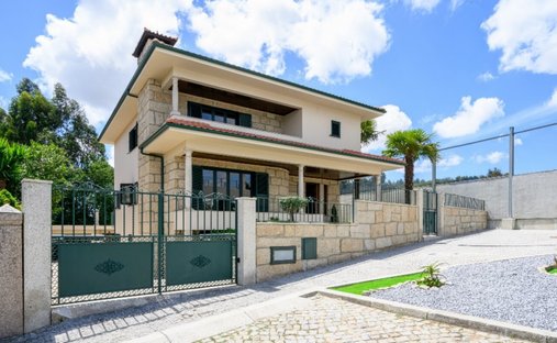 Villa in Castelo da Maia, Porto District, Portugal 1