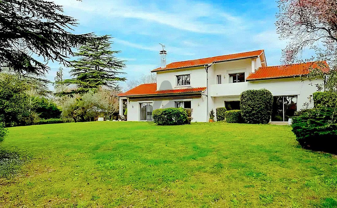 Villa in Saint-Cyr-au-Mont-d'Or, Auvergne-Rhône-Alpes, France 3 - 17852649