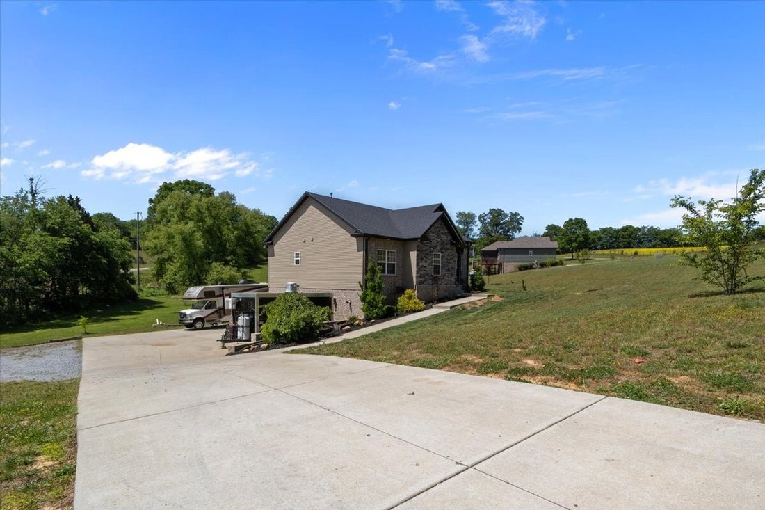 House in Cunningham, Tennessee, United States 3 - 17855672