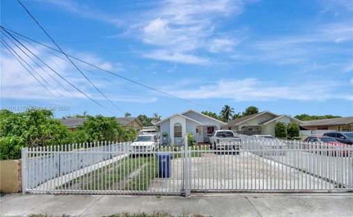Apartment in Opa-locka, Florida, United States 1