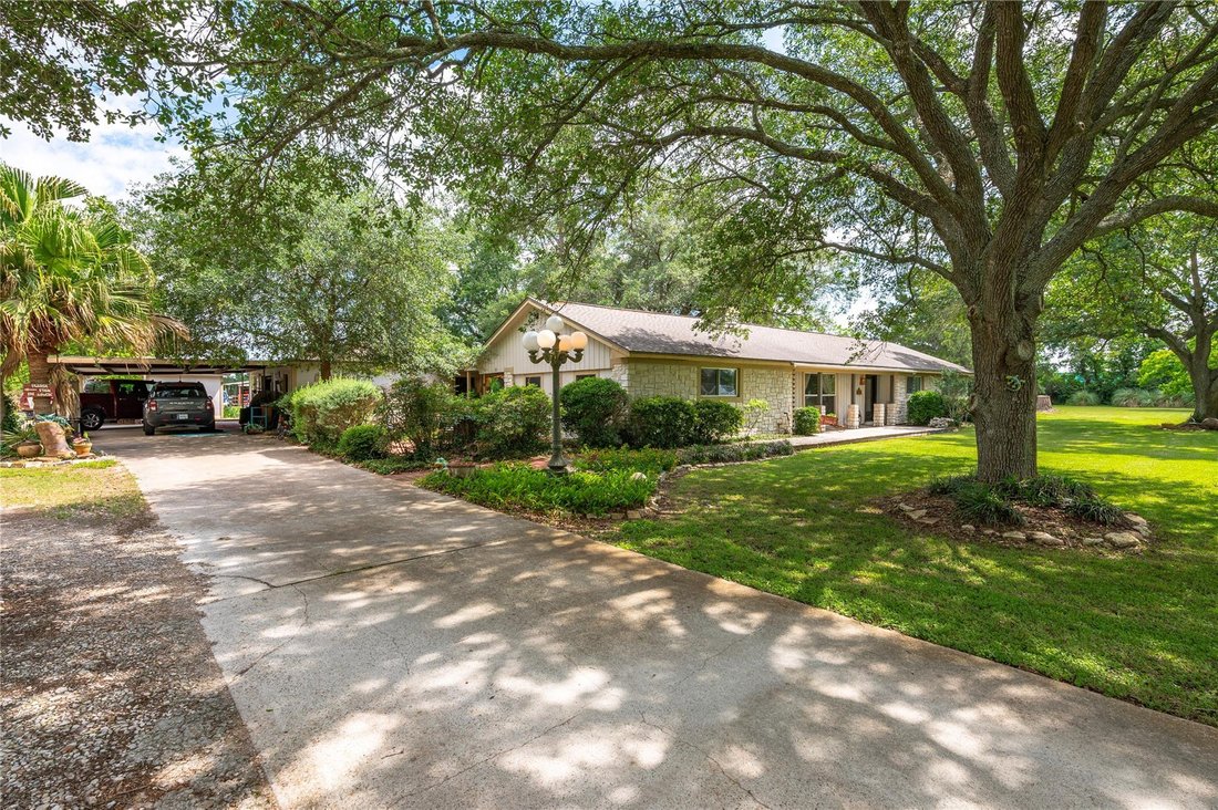 House in Alvin, Texas, United States 4 - 17855091
