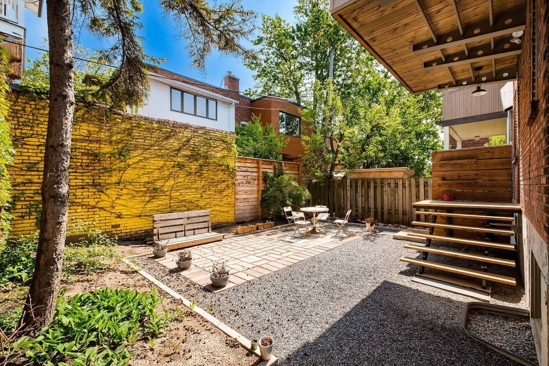 House in Montréal, Quebec, Canada 2 - 17856029