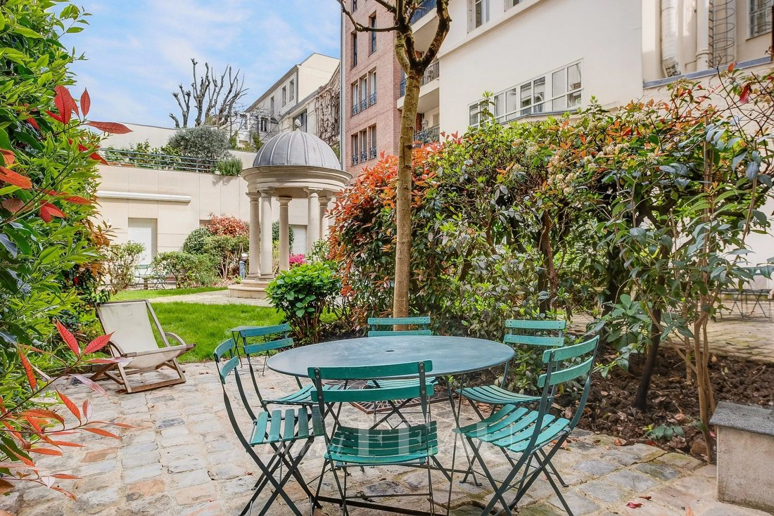 Estate in Courcelles-Wagram, Paris 17e Arrondissement, Paris 3 - 17853091