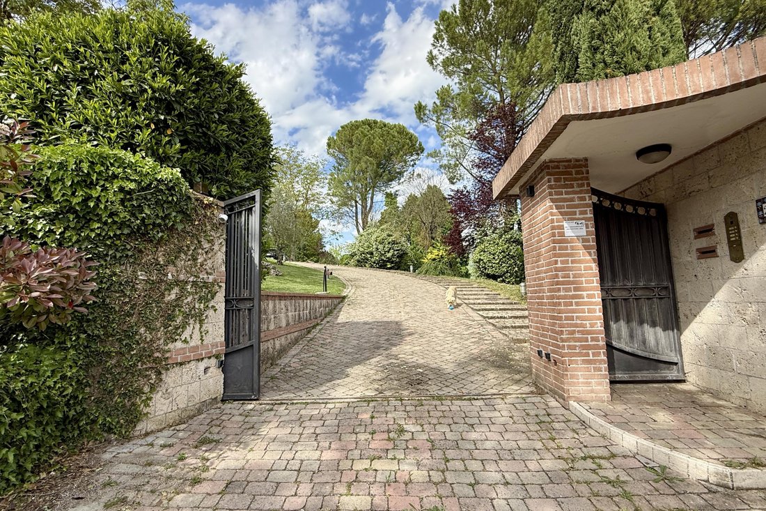 Villa in Rivodutri, Lazio, Italy 2 - 17853078