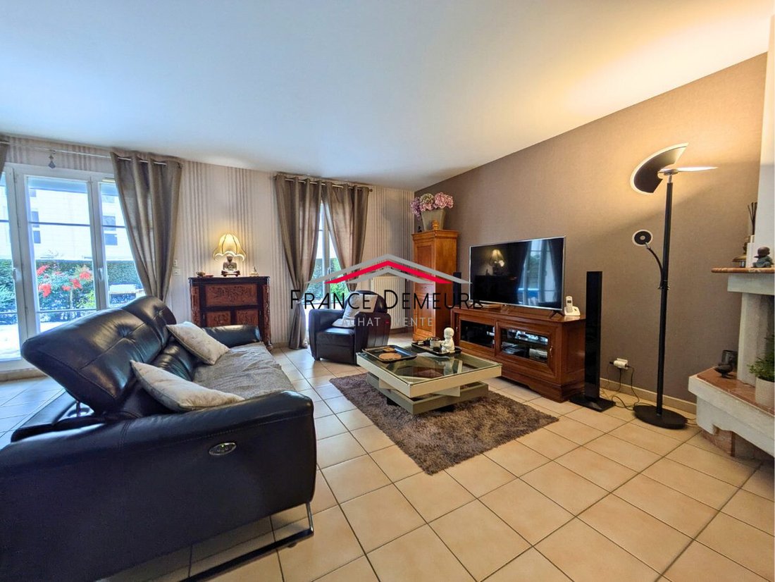 House in Le Plessis-Bouchard, Ile-de-France, France 4 - 17857263