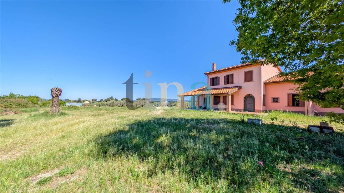Villa in Cecina Centro, Cecina, Tuscany 1 - 17851669