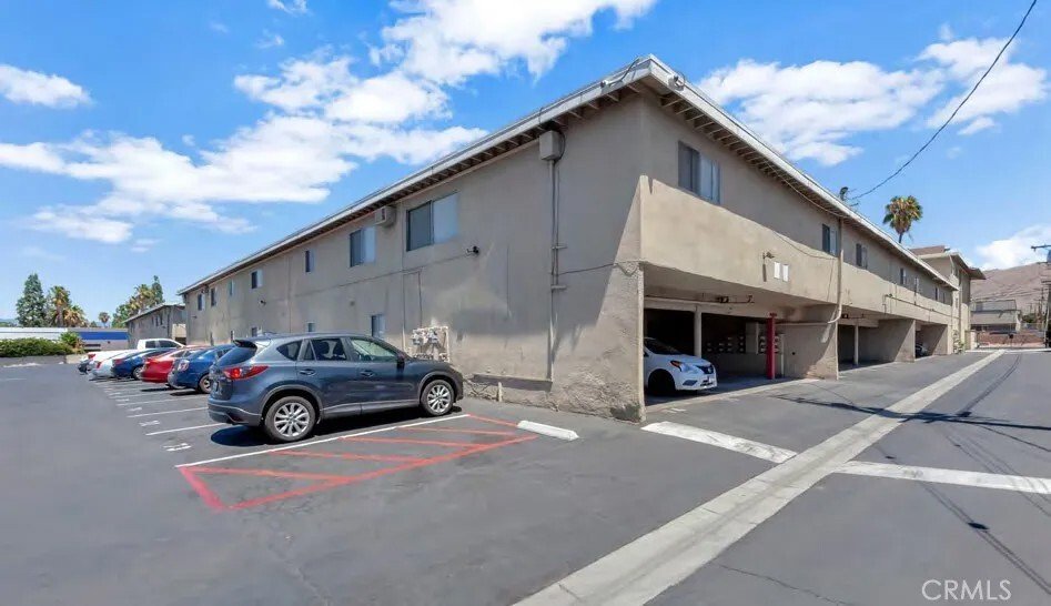 Riverside, California, United States 3 - 16895680