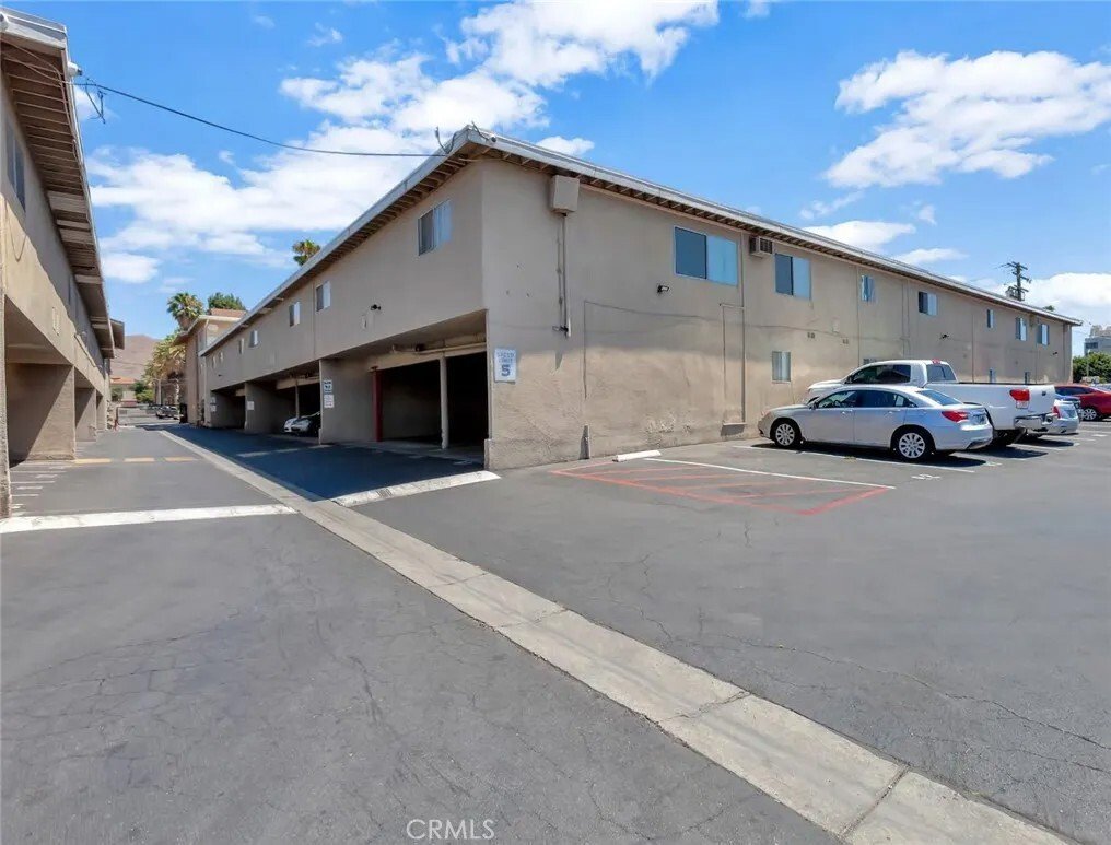 Riverside, California, United States 5 - 16895680