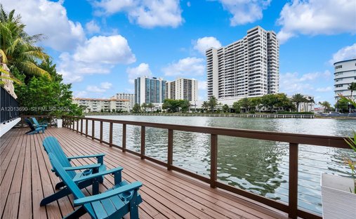 Condo in Miami Beach, Florida, United States 1