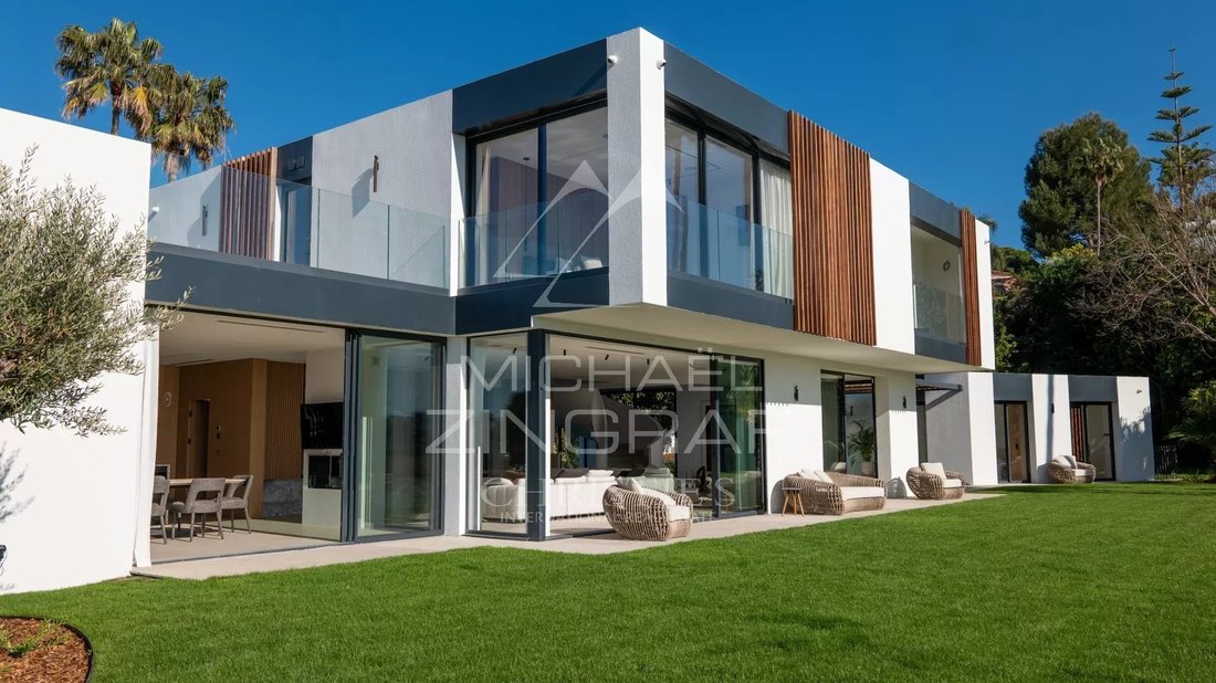 Villa in Antibes, Provence-Alpes-Côte d'Azur, France 1 - 17853225