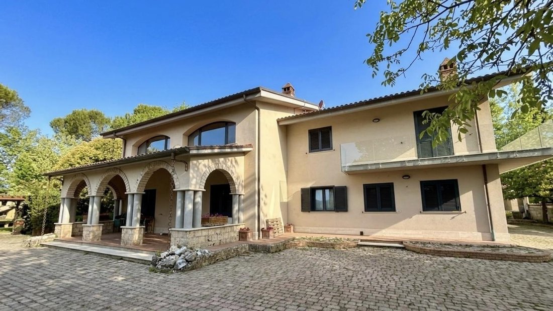 Villa in Rivodutri, Lazio, Italy 4 - 17853078