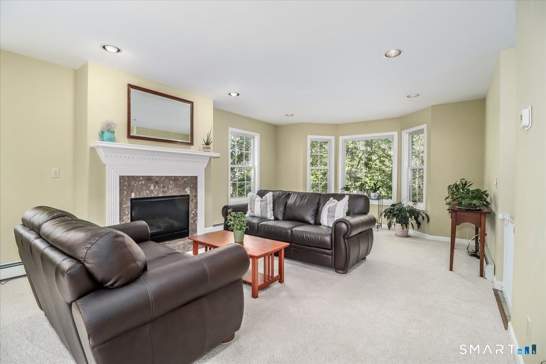 House in Trumbull, Connecticut, United States 3 - 17855044