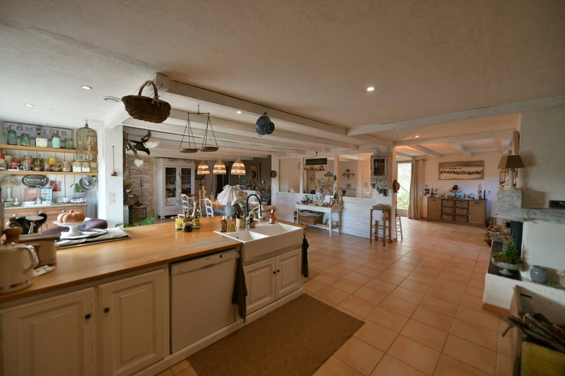 House in Gordes, Provence-Alpes-Côte d'Azur, France 5 - 16886628