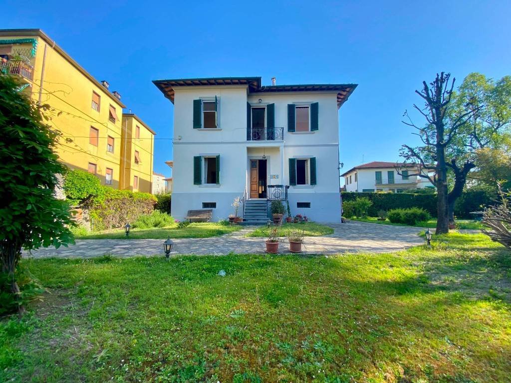 Villa in Historic Center, Lucca, Tuscany 1 - 17851723