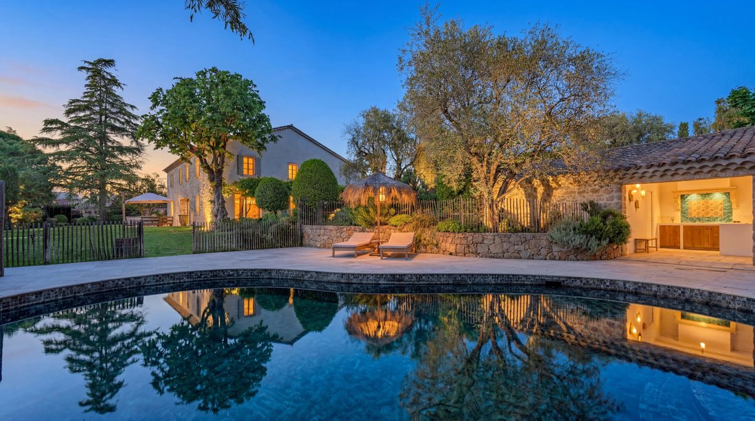 Estate in Mougins, Provence-Alpes-Côte d'Azur, France 1 - 17845093