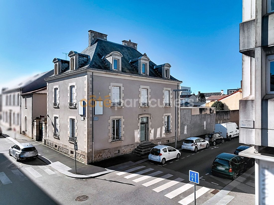 Villa in La Roche-sur-Yon, Pays de la Loire, France 1 - 17852960