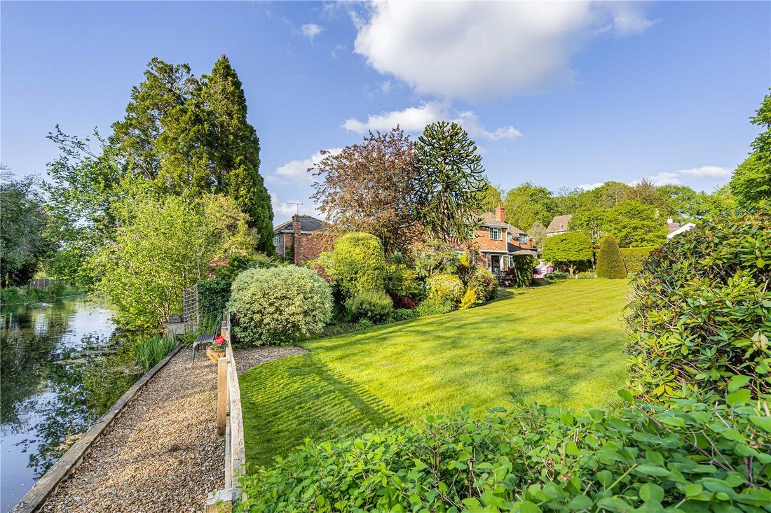 House in Ash Vale, England 2 - 17851621