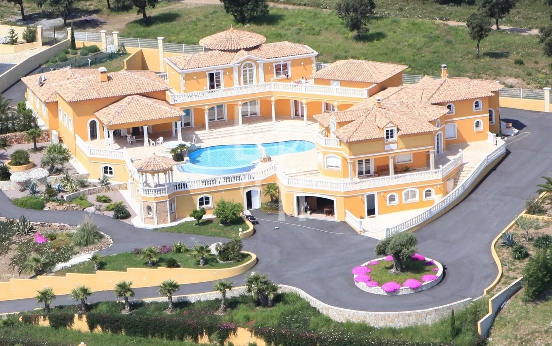 Villa in Frejus, Provence-Alpes-Côte d'Azur, France 2 - 17851574