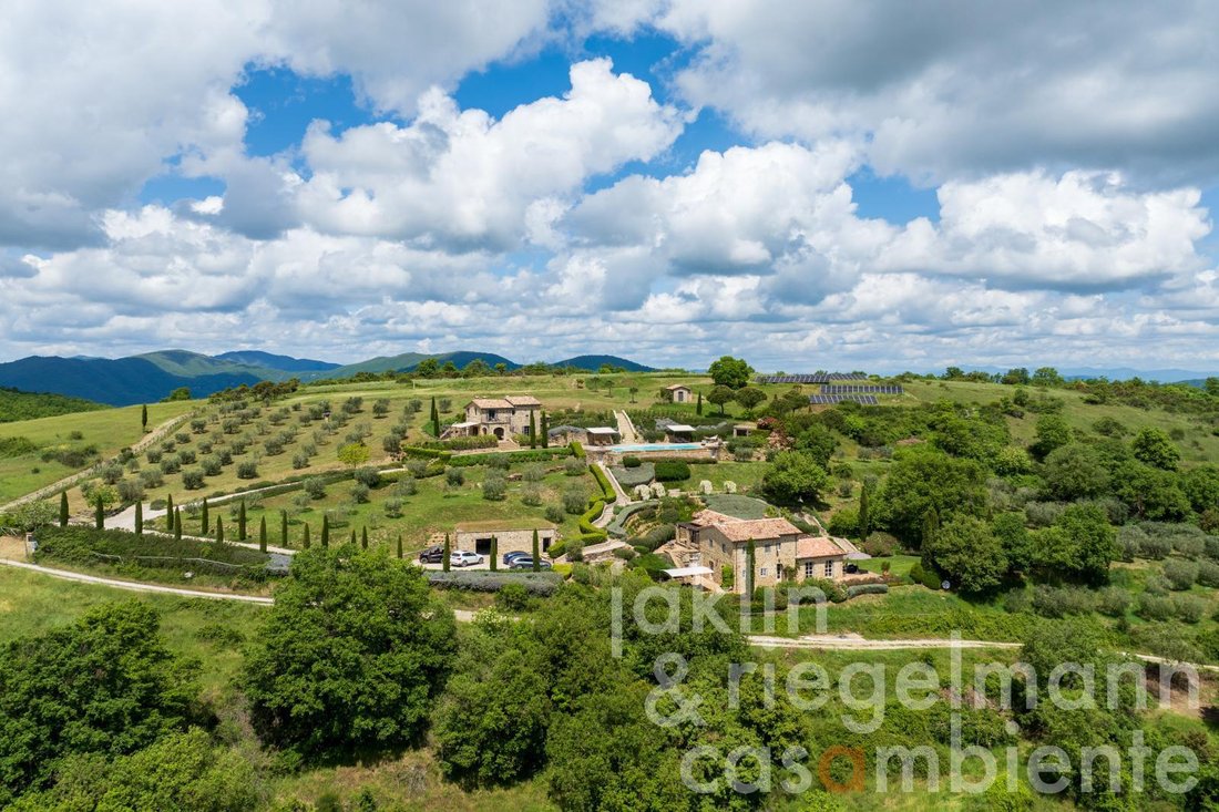 Estate in Lisciano Niccone, Umbria, Italy 1 - 17851603