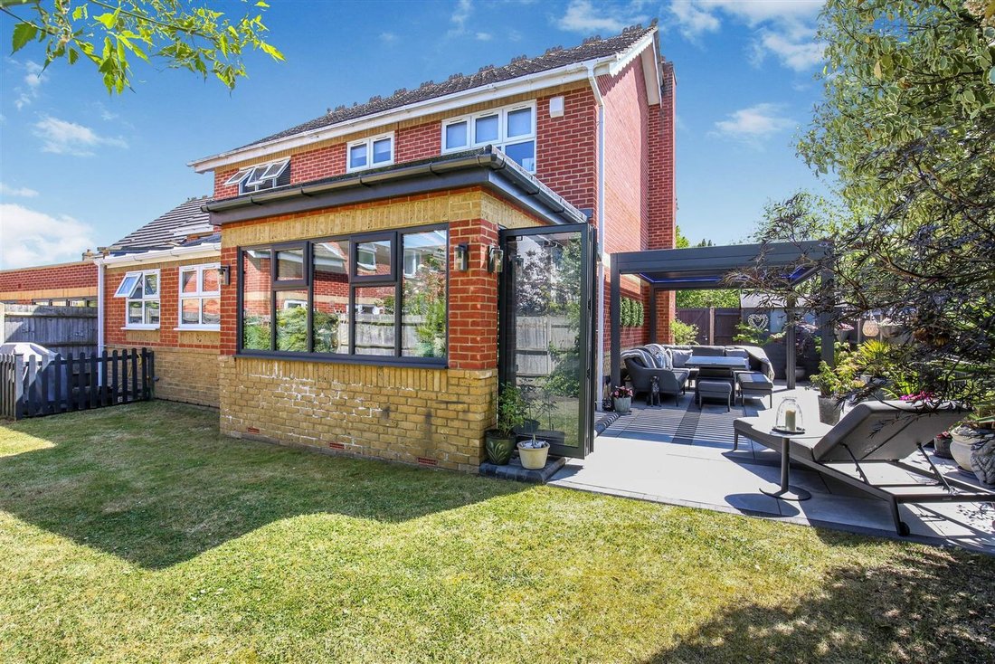House in London Borough of Sutton, England 5 - 17854429