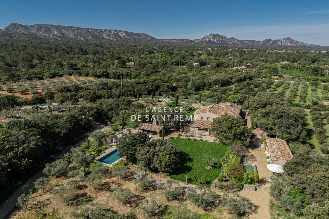Villa in Eygalières, Provence-Alpes-Côte d'Azur, France 2 - 17852449