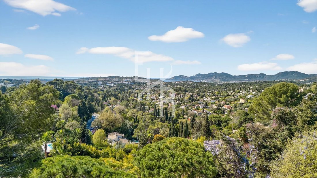 Villa in Mougins, Provence-Alpes-Côte d'Azur, France 2 - 17851727