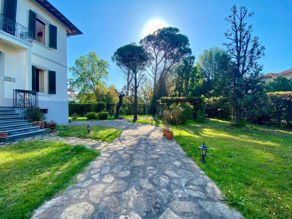 Villa in Historic Center, Lucca, Tuscany 3 - 17851723