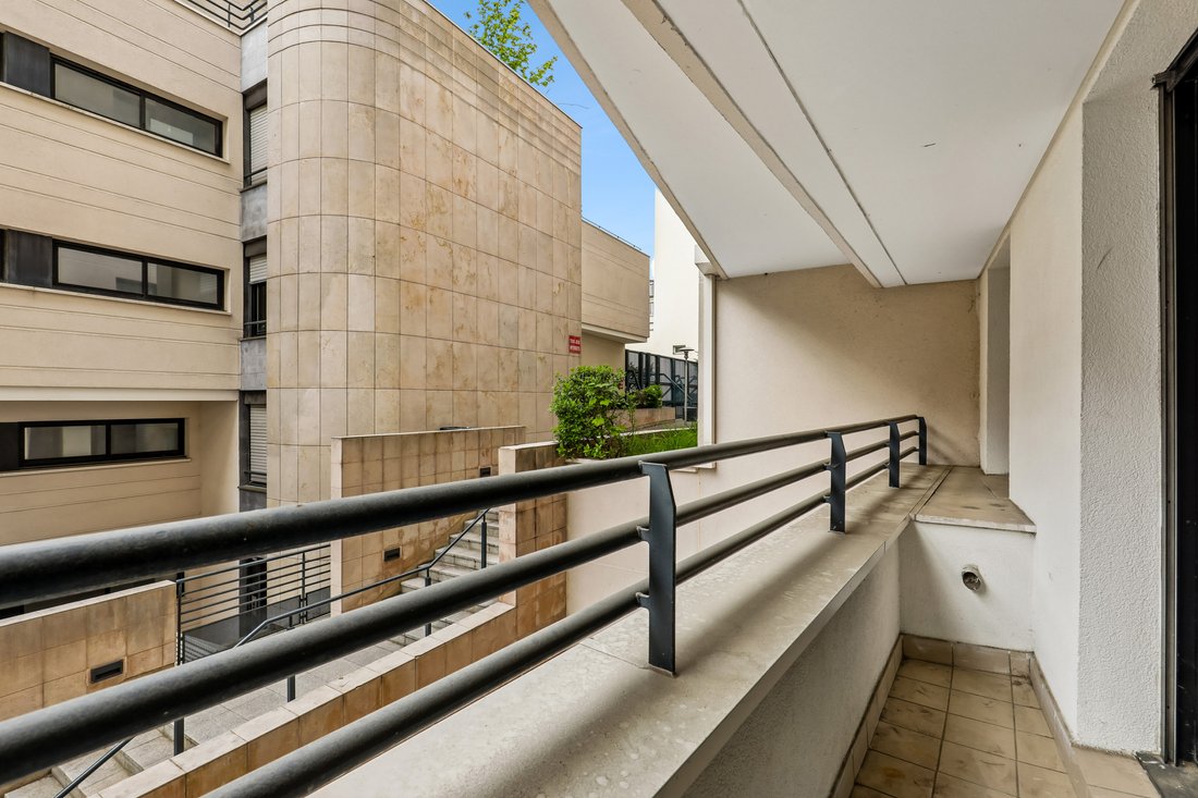 Apartment in Buttes Chaumont, Paris 19e Arrondissement, Paris 4 - 17852870