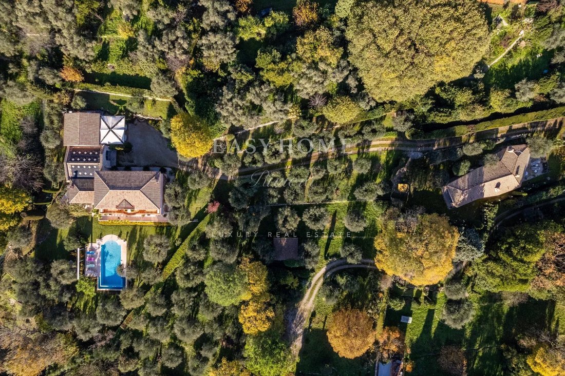 Estate in Grasse, Provence-Alpes-Côte d'Azur, France 1 - 17851391