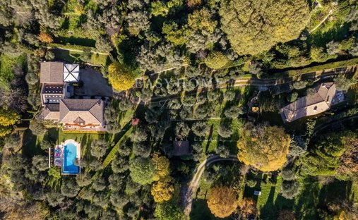 Estate in Grasse, Provence-Alpes-Côte d'Azur, France 1