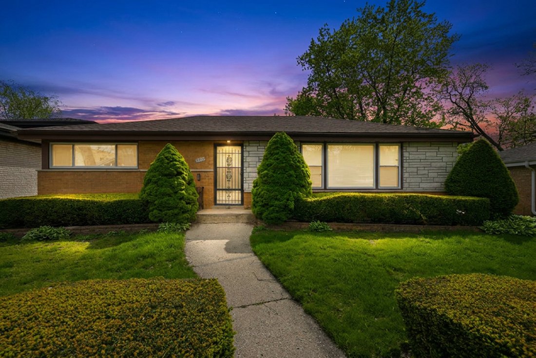 House in Skokie, Illinois, United States 2 - 17771603