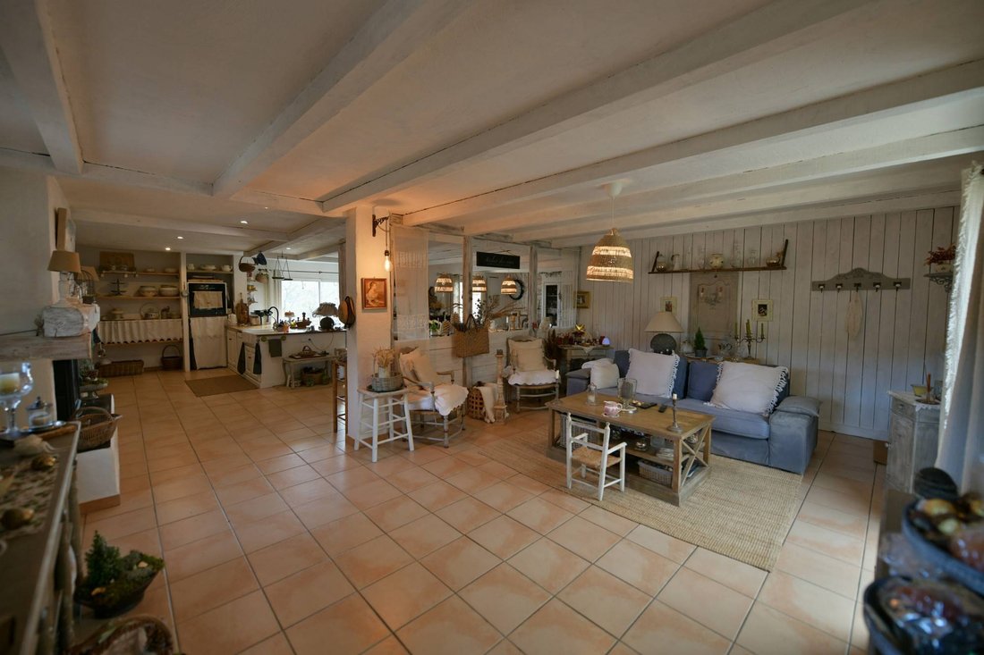 House in Gordes, Provence-Alpes-Côte d'Azur, France 4 - 16886628