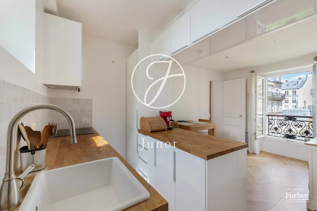 Apartment in Lorette-Martyrs, Paris 9e Arrondissement, Paris 5 - 17853186