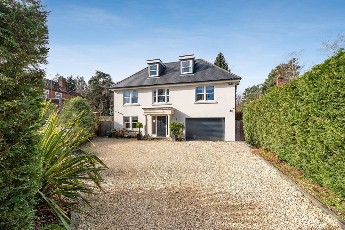 House in Ascot, England 1 - 17851625