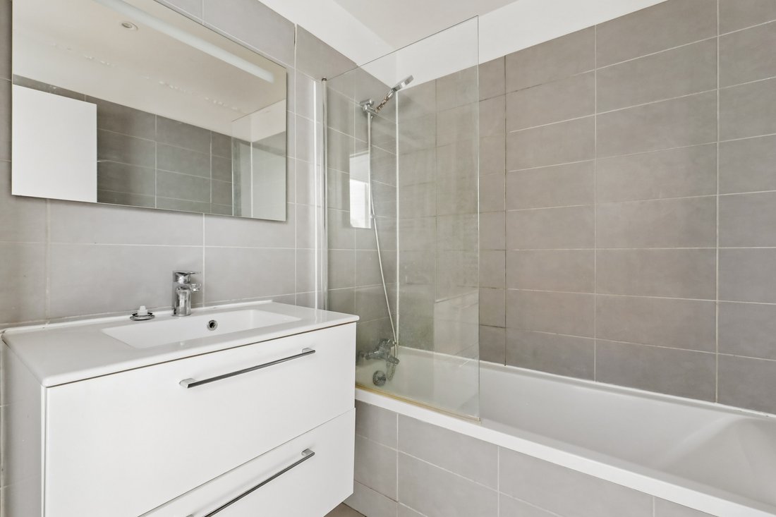 Apartment in Buttes Chaumont, Paris 19e Arrondissement, Paris 5 - 17852870
