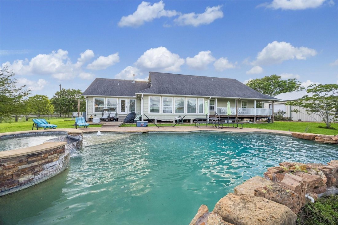 House in Angleton, Texas, United States 2 - 17858026
