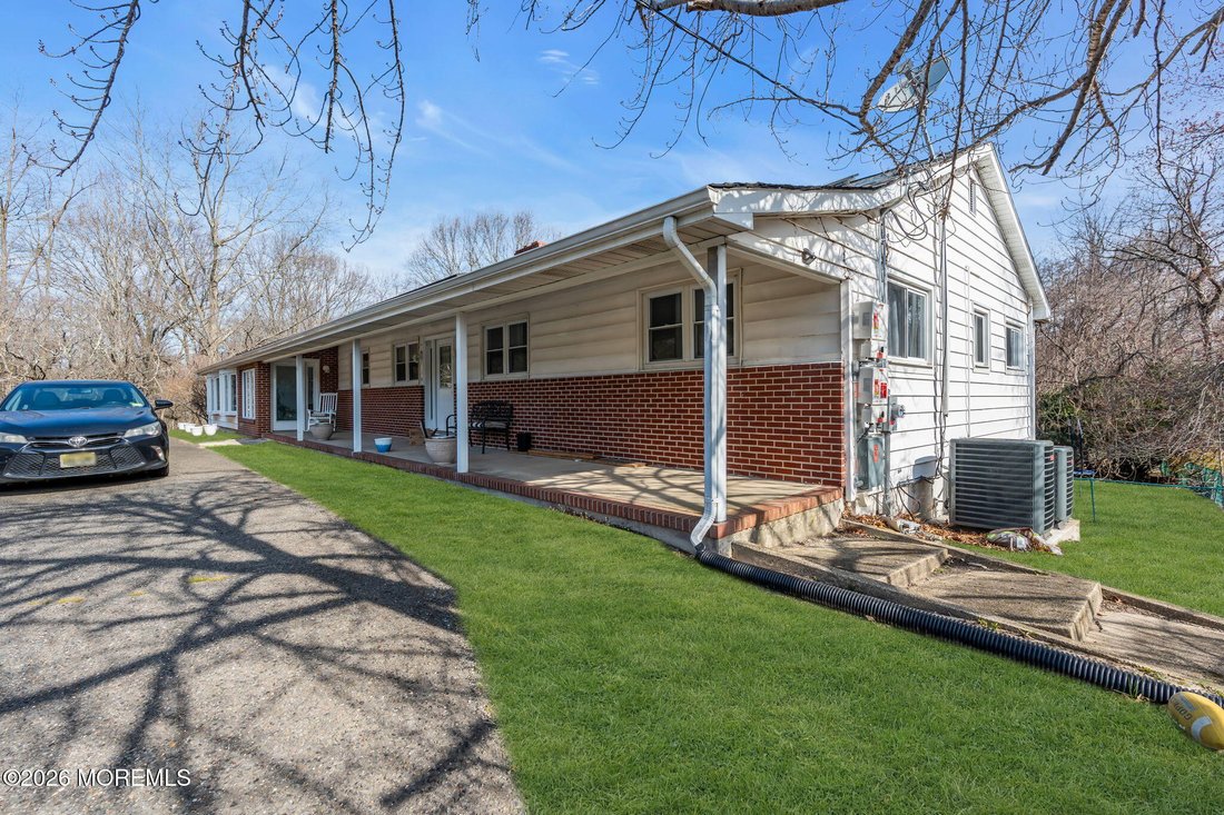 House in Marlboro Township, New Jersey, United States 5 - 17858375