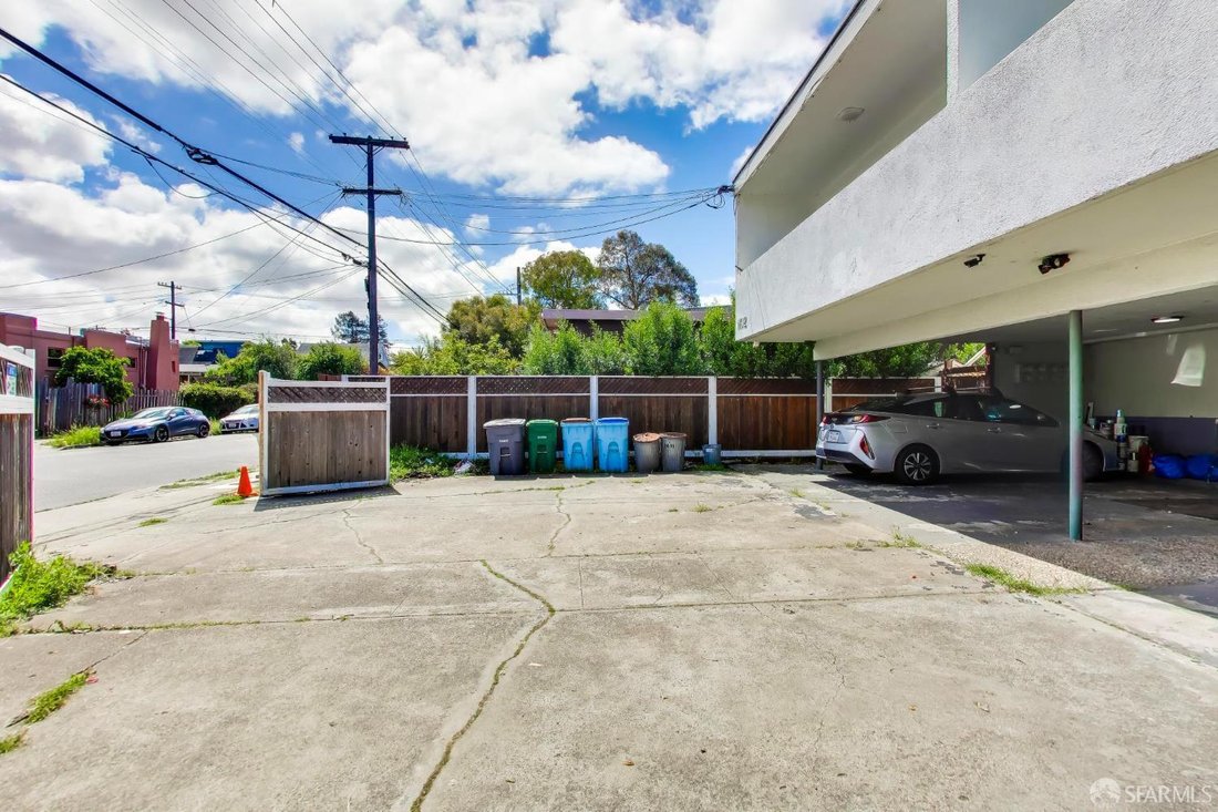 Albany, California, United States 3 - 17857648