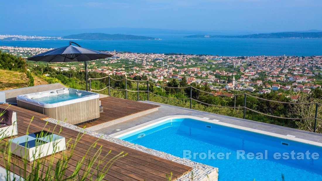 Villa in Kastel Sucurac, Split-Dalmatia County, Croatia 1 - 17858659