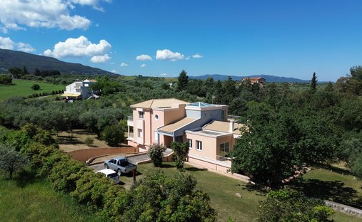 Anwesen in Pharon, Farres, Peloponnese, Western Greece and the Ionian 1