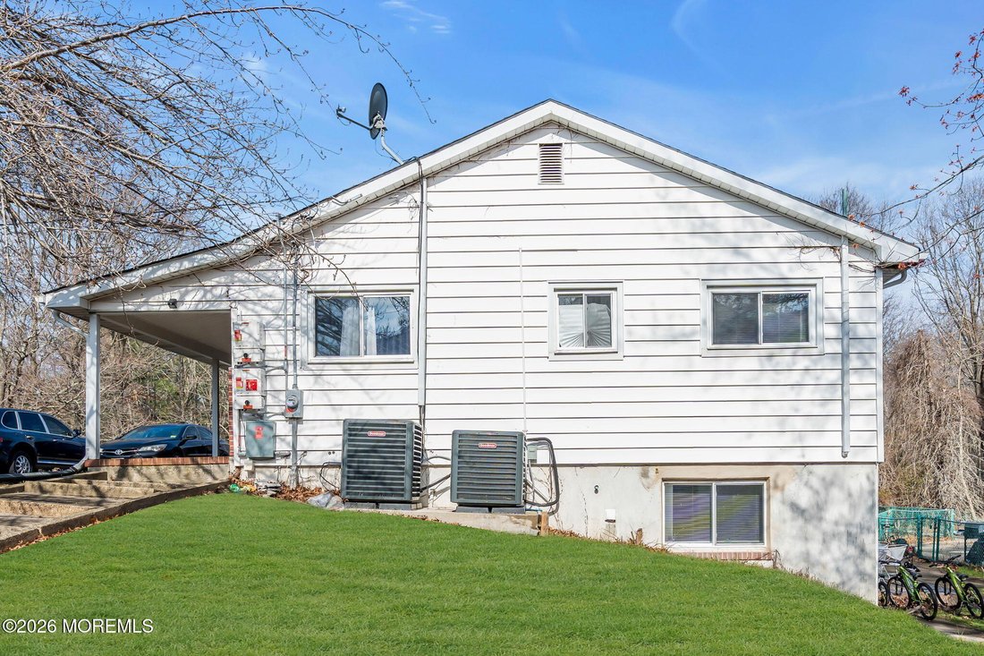 House in Marlboro Township, New Jersey, United States 2 - 17858375