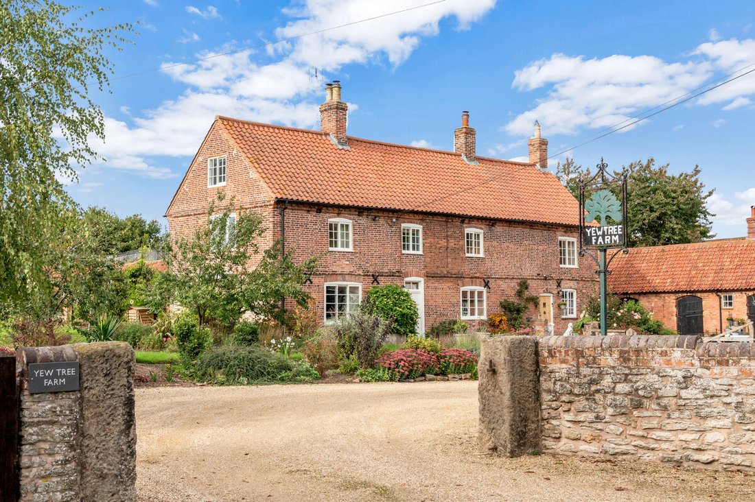House in Hawksworth, England 1 - 17857940