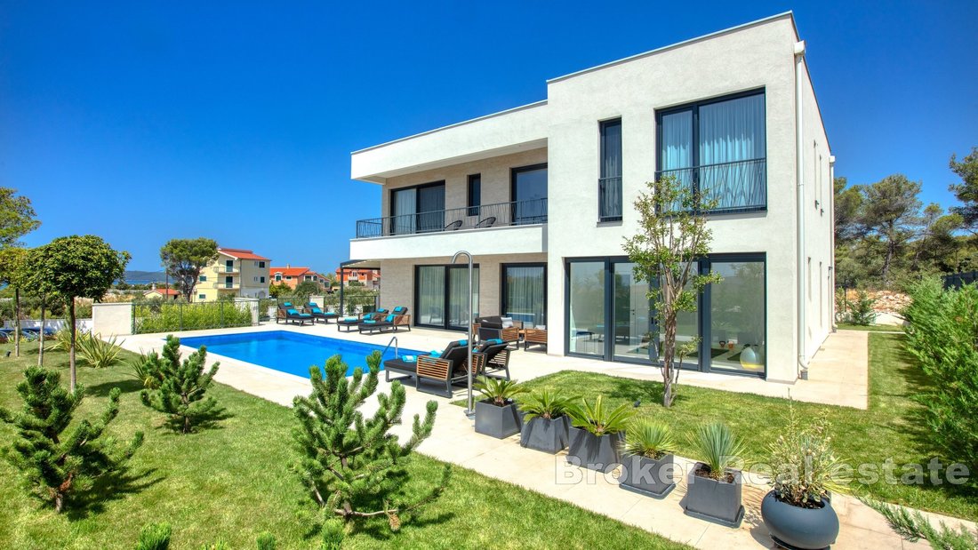 Villa in Gradska cetvrt Varos, Sibenik, Sibenik-Knin County 1 - 17858747